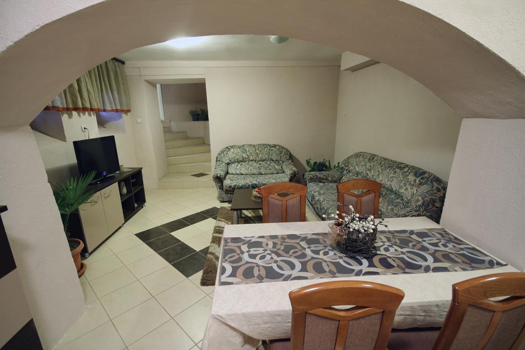 Guest House Via Bitola Bagian luar foto