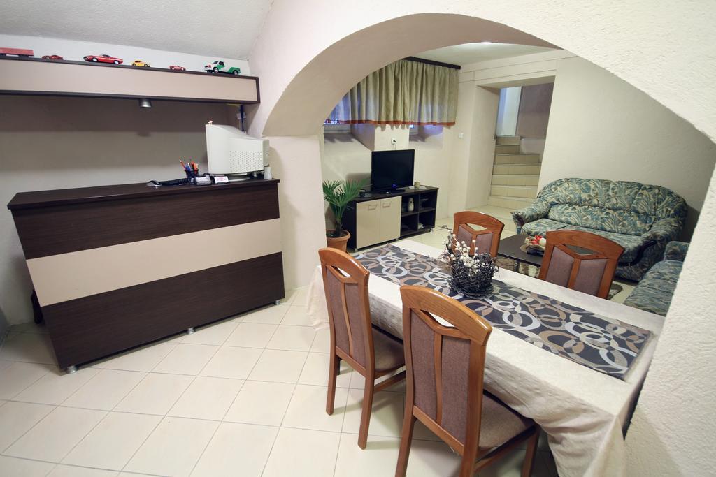 Guest House Via Bitola Bagian luar foto