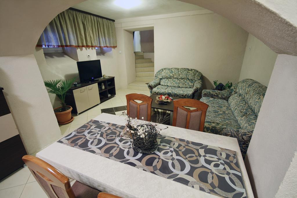 Guest House Via Bitola Bagian luar foto
