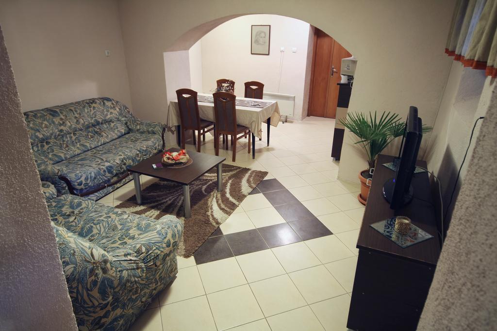 Guest House Via Bitola Bagian luar foto